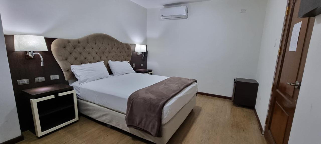 טרוחיו Hotel Imperio Real מראה חיצוני תמונה