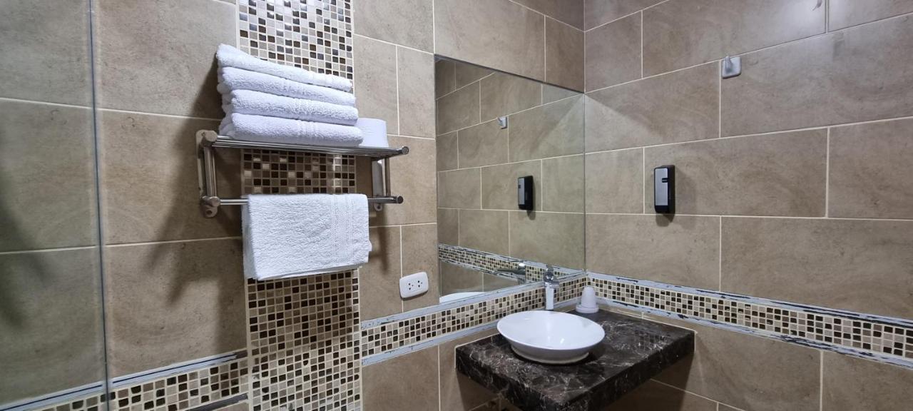 טרוחיו Hotel Imperio Real מראה חיצוני תמונה